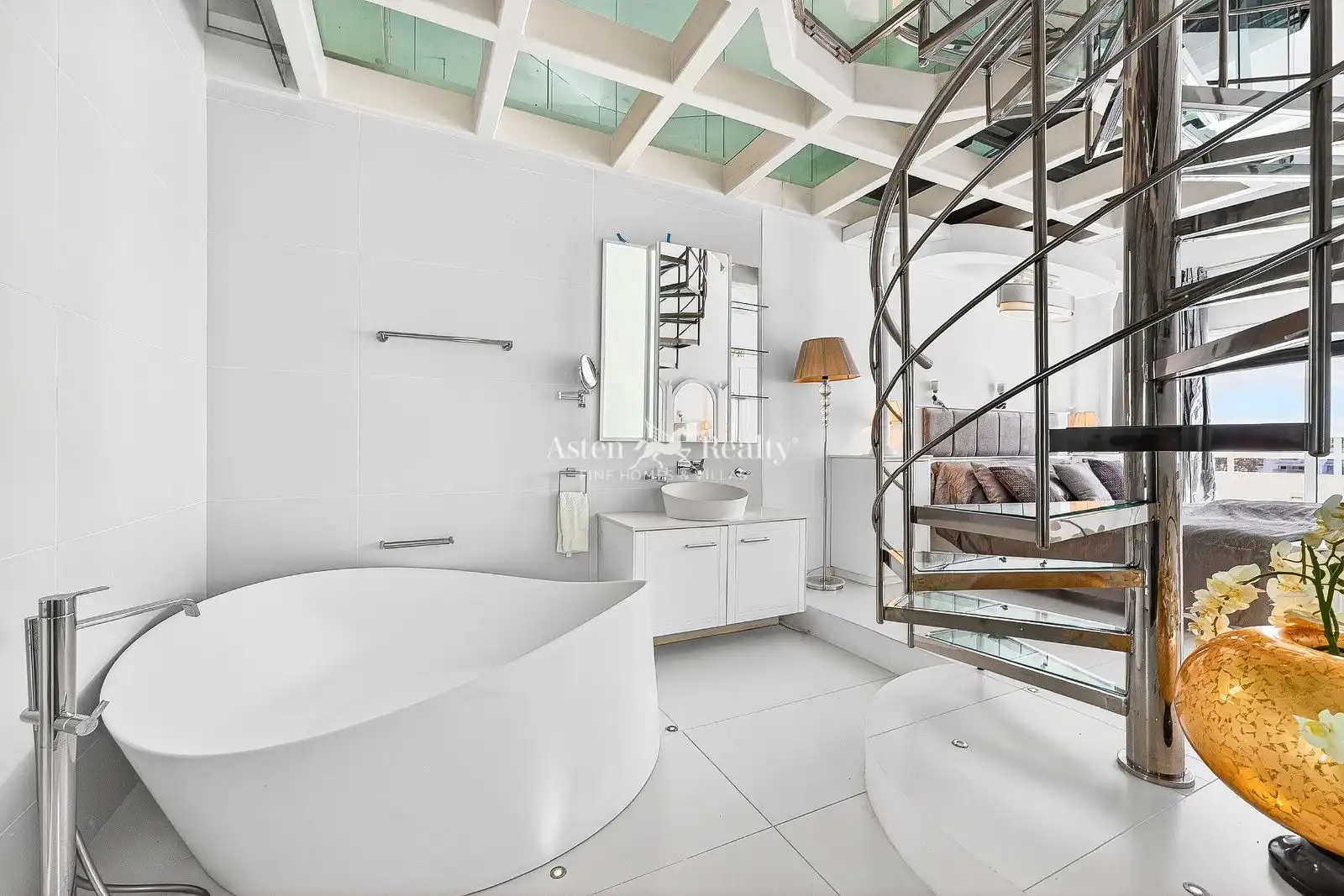 Bathroom of Attic for sale in Adeje  with Air Conditioner, Terrace and Storage room
