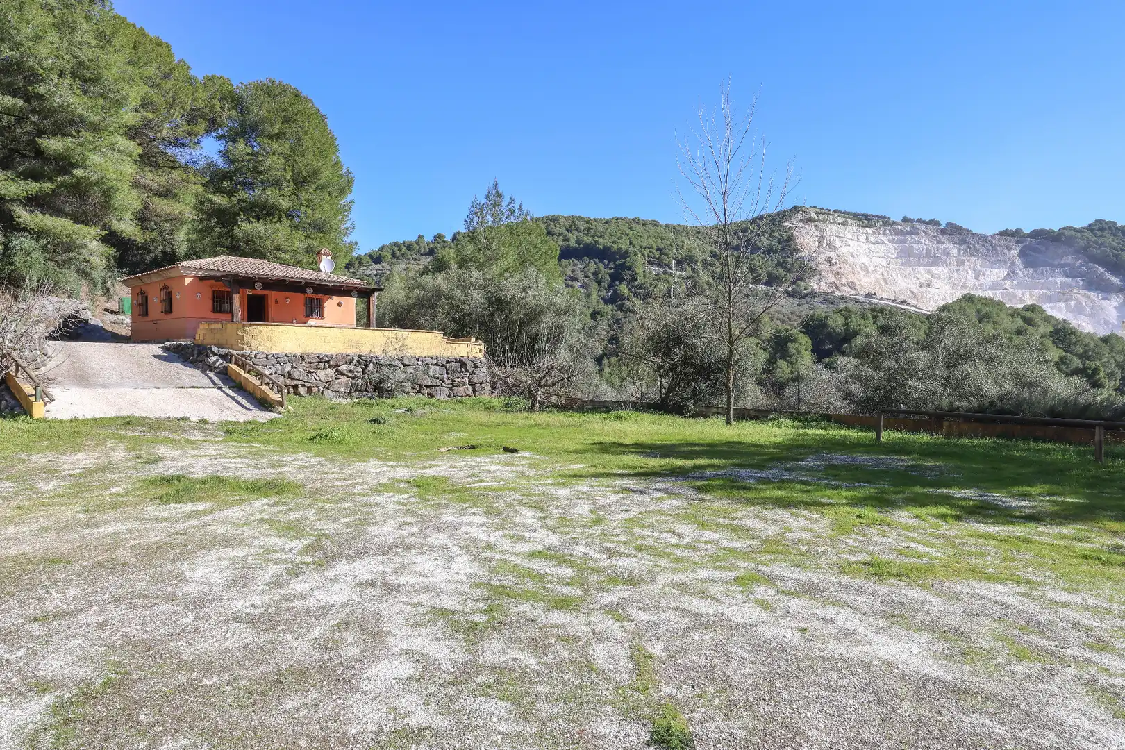 Casa rústica con jardín en venta en Calle Luna, imagen 3