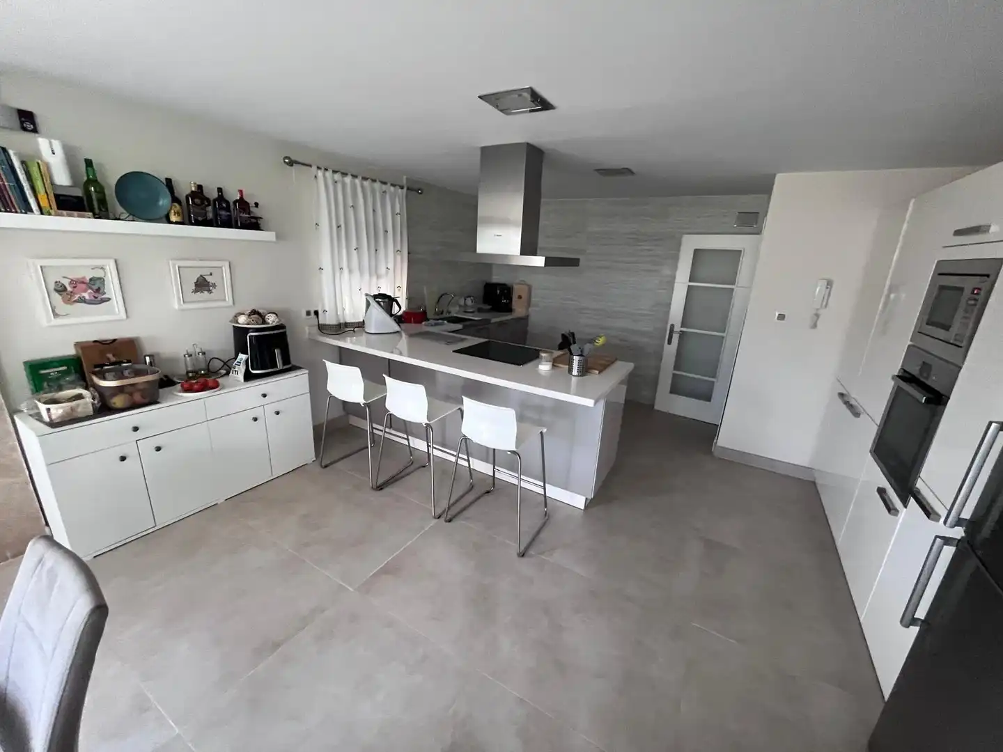 Cocina de Casa o chalet en venta en Chiclana de la Frontera con Aire acondicionado, Jardín privado y Parquet