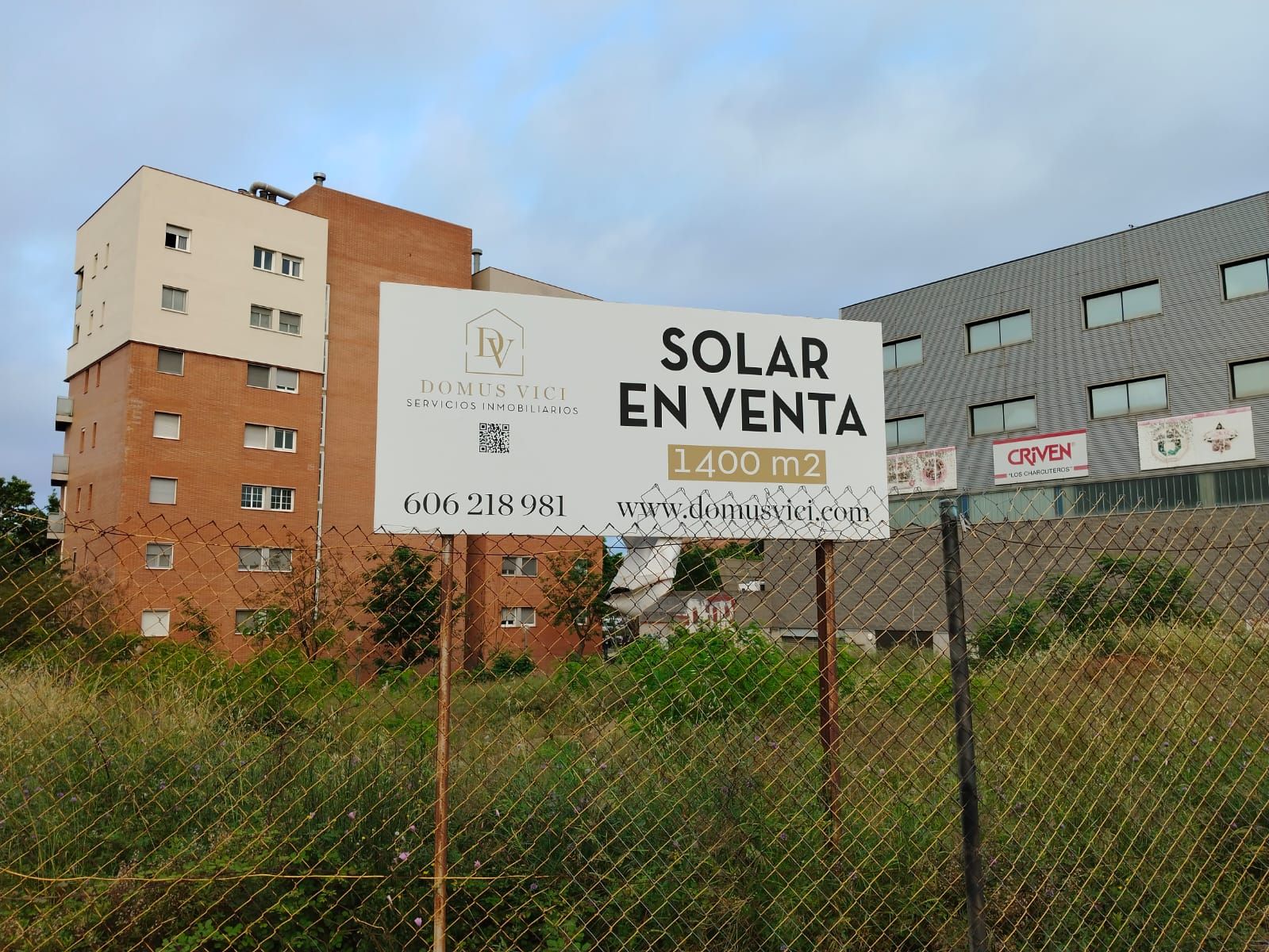 Vista exterior de Terreny industrial en venda en Badalona