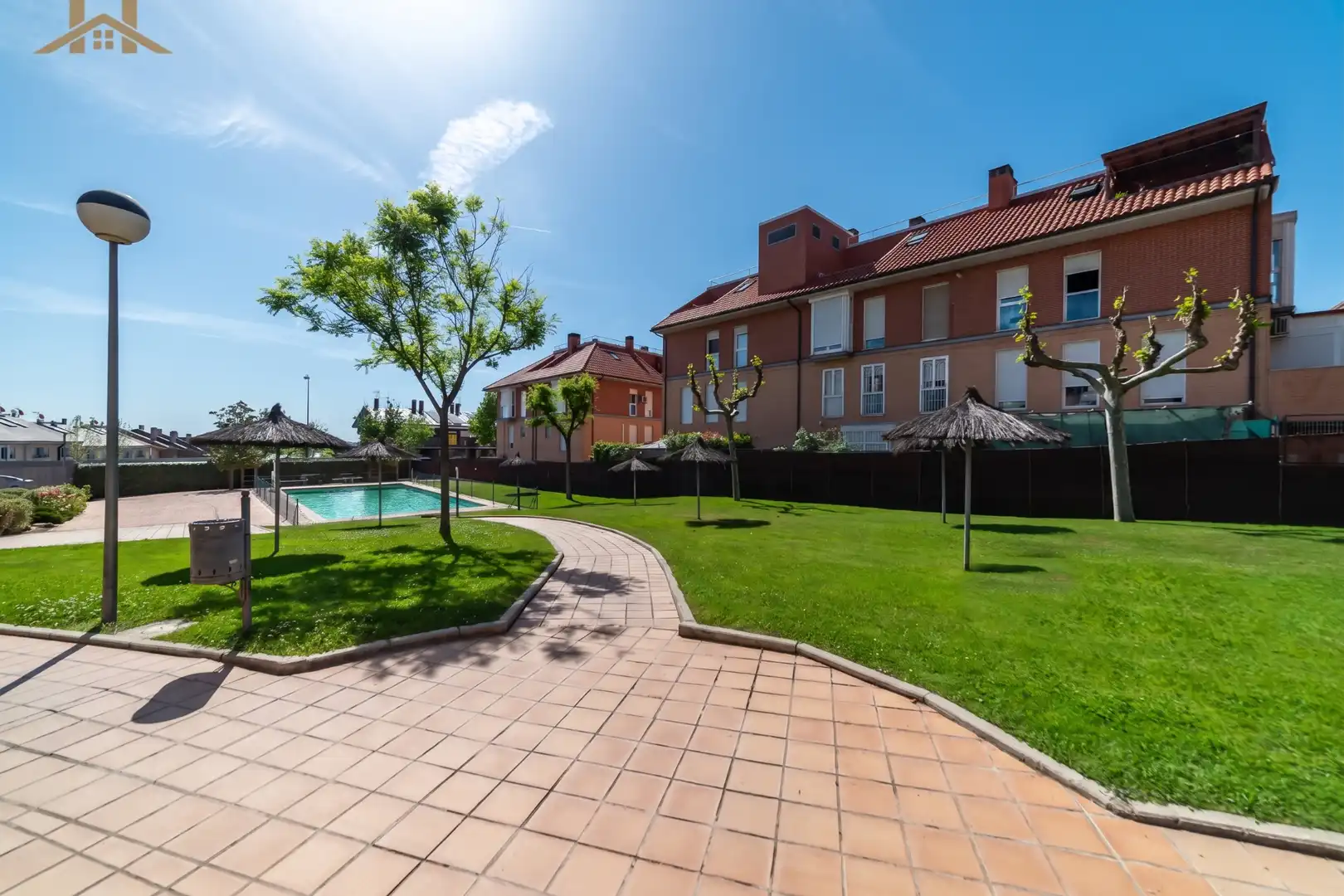 Außenansicht von Wohnung zum Verkauf in Arroyomolinos (Madrid) mit Klimaanlage, Heizung und Abstellraum