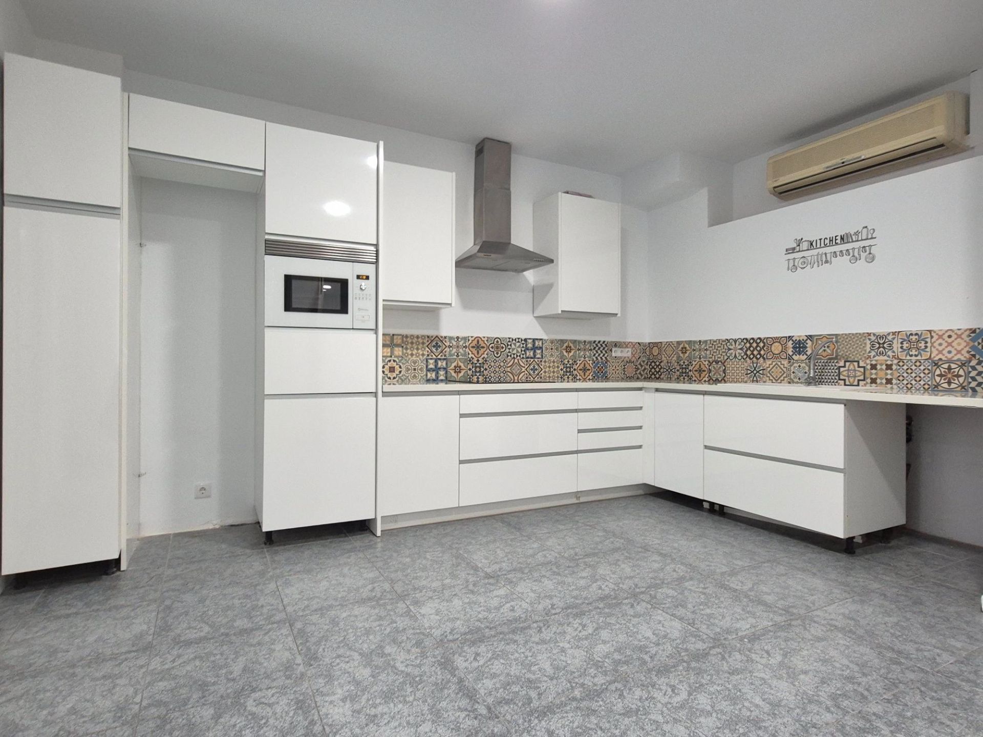 Cuina de Pis de lloguer en  Barcelona Capital amb Aire condicionat, Calefacció i Microones