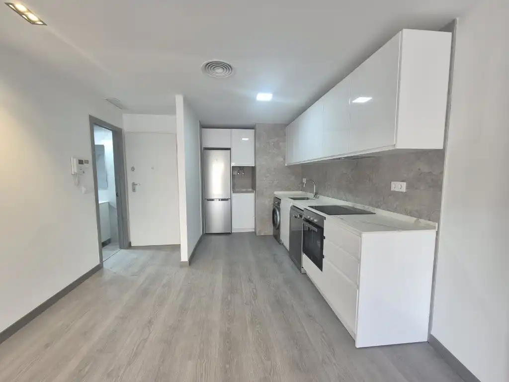 Kitchen of Flat for sale in Zaragoza  with Air Conditioner, Oven and Washing machine