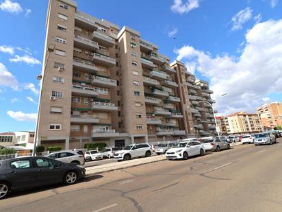 Vista exterior de Pis en venda en Badajoz Capital amb Aire condicionat, Terrassa i Balcó