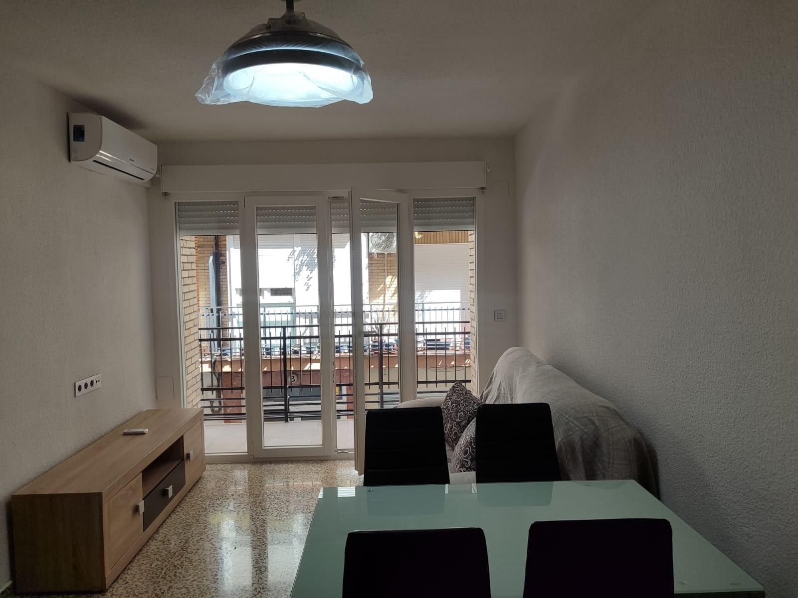 Living room of Flat to rent in  Granada Capital  with Air Conditioner, Terrace and Balcony