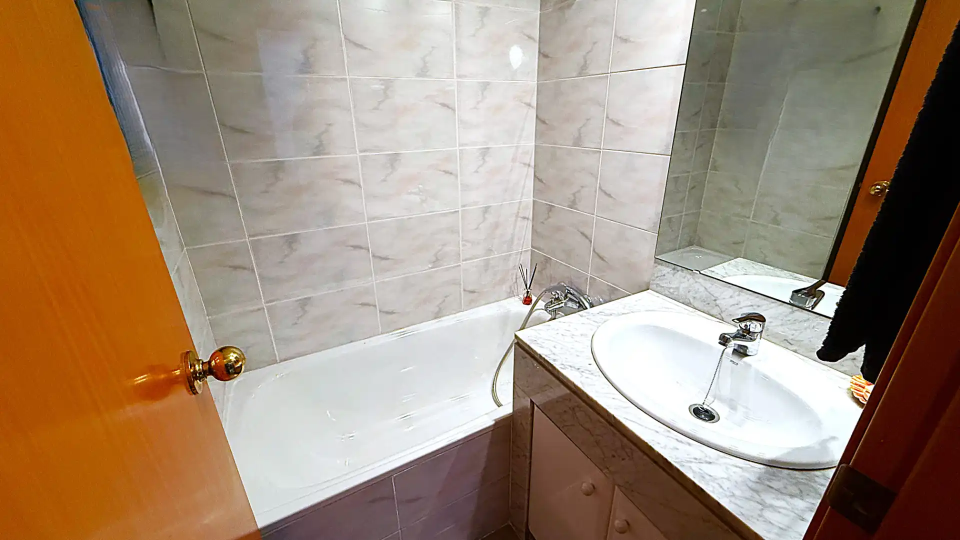 Badezimmer von Wohnung zum Verkauf in Cornellà de Llobregat mit Klimaanlage, Heizung und Möbliert