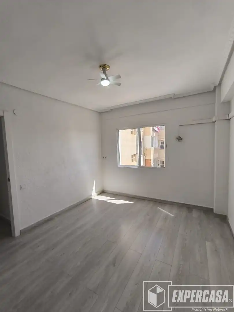 Habitación de Apartamento en venta en Alginet con Aire acondicionado, Calefacción y Parquet