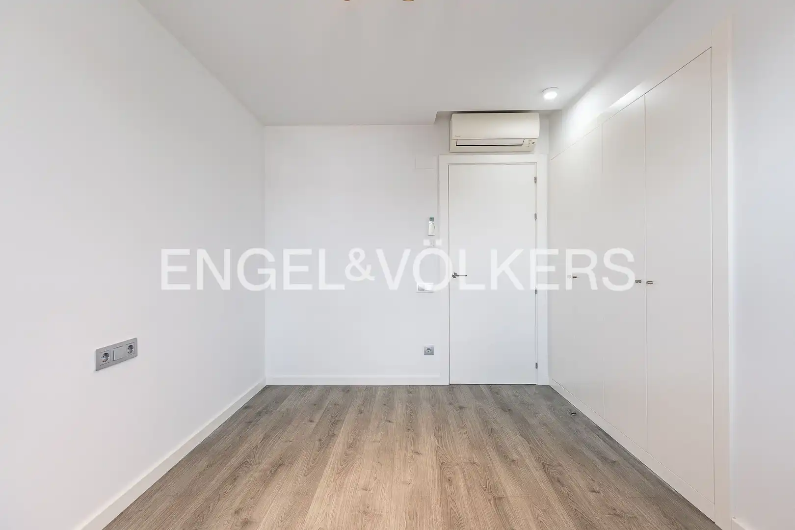 Attic for sale in Sabadell  with Air Conditioner, Heating and Parquet flooring