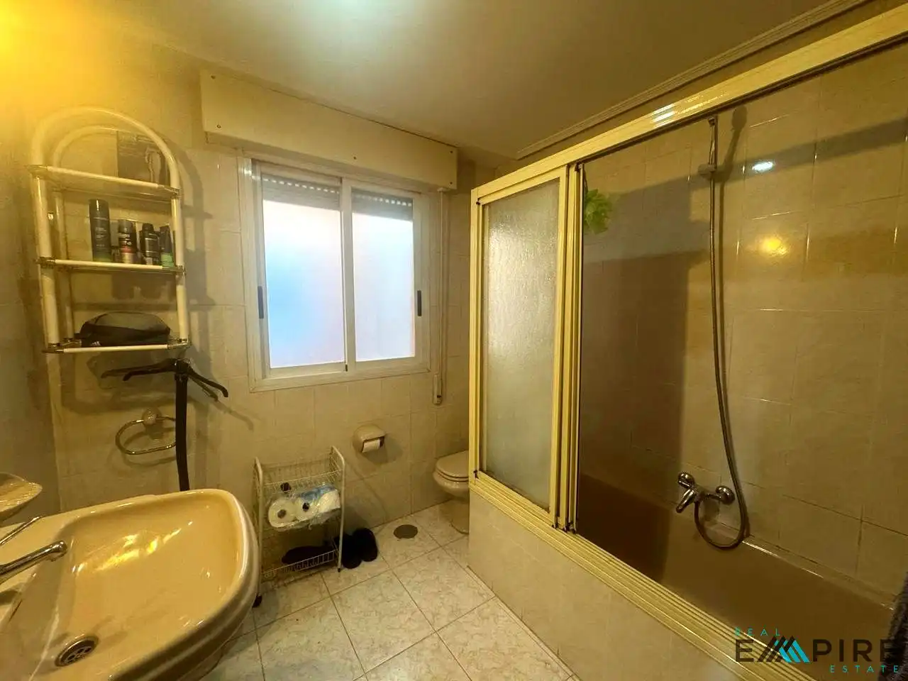 Bathroom of Flat for share in Universidad