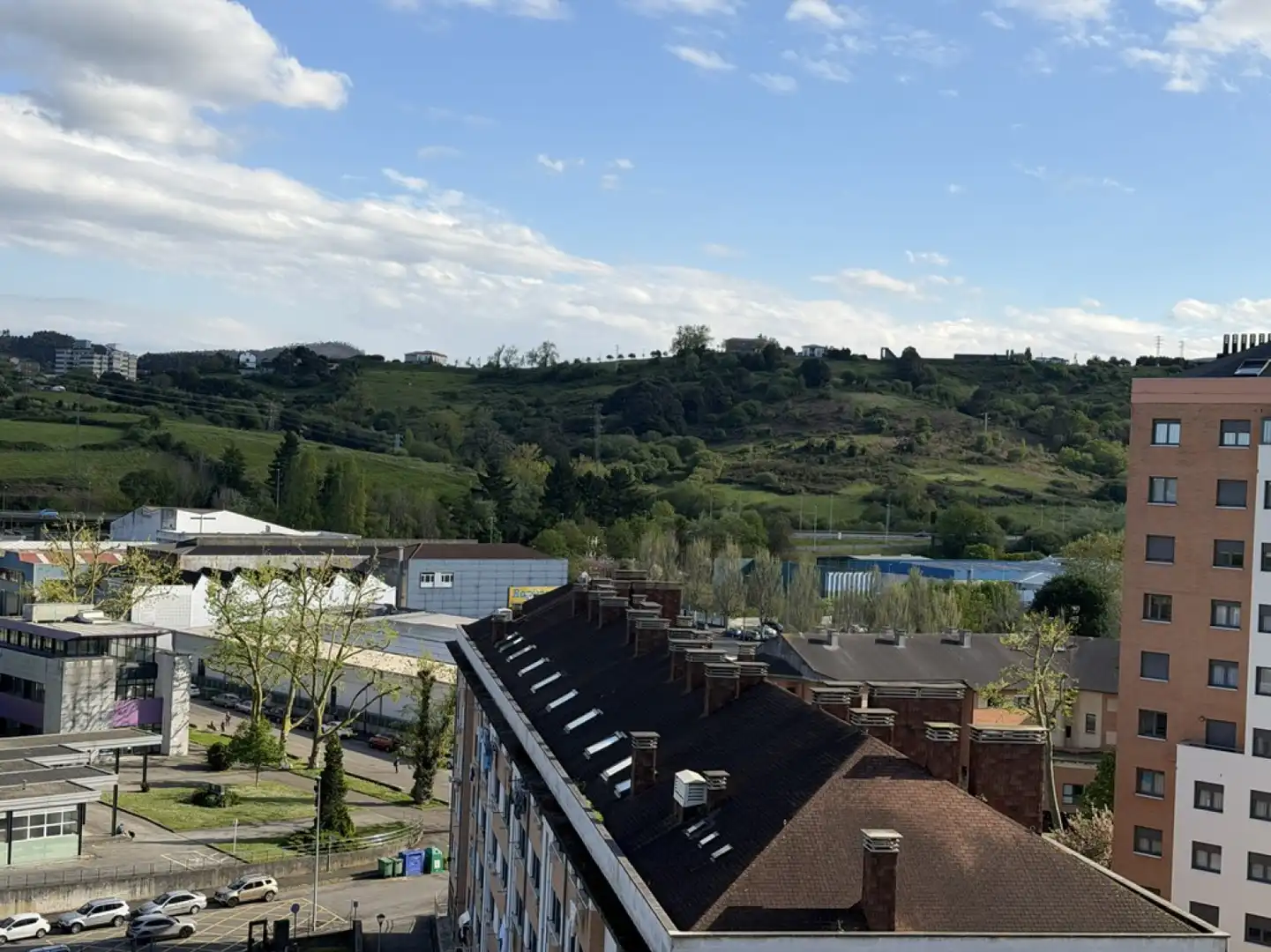 Vista exterior de Piso en venta en Avilés con Calefacción, Parquet y Terraza