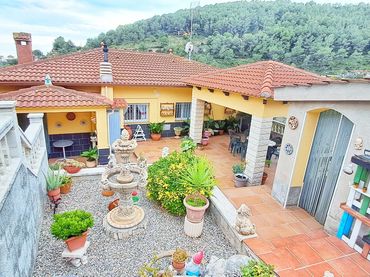 Casa con piscina en venta en Castellet i la Gornal