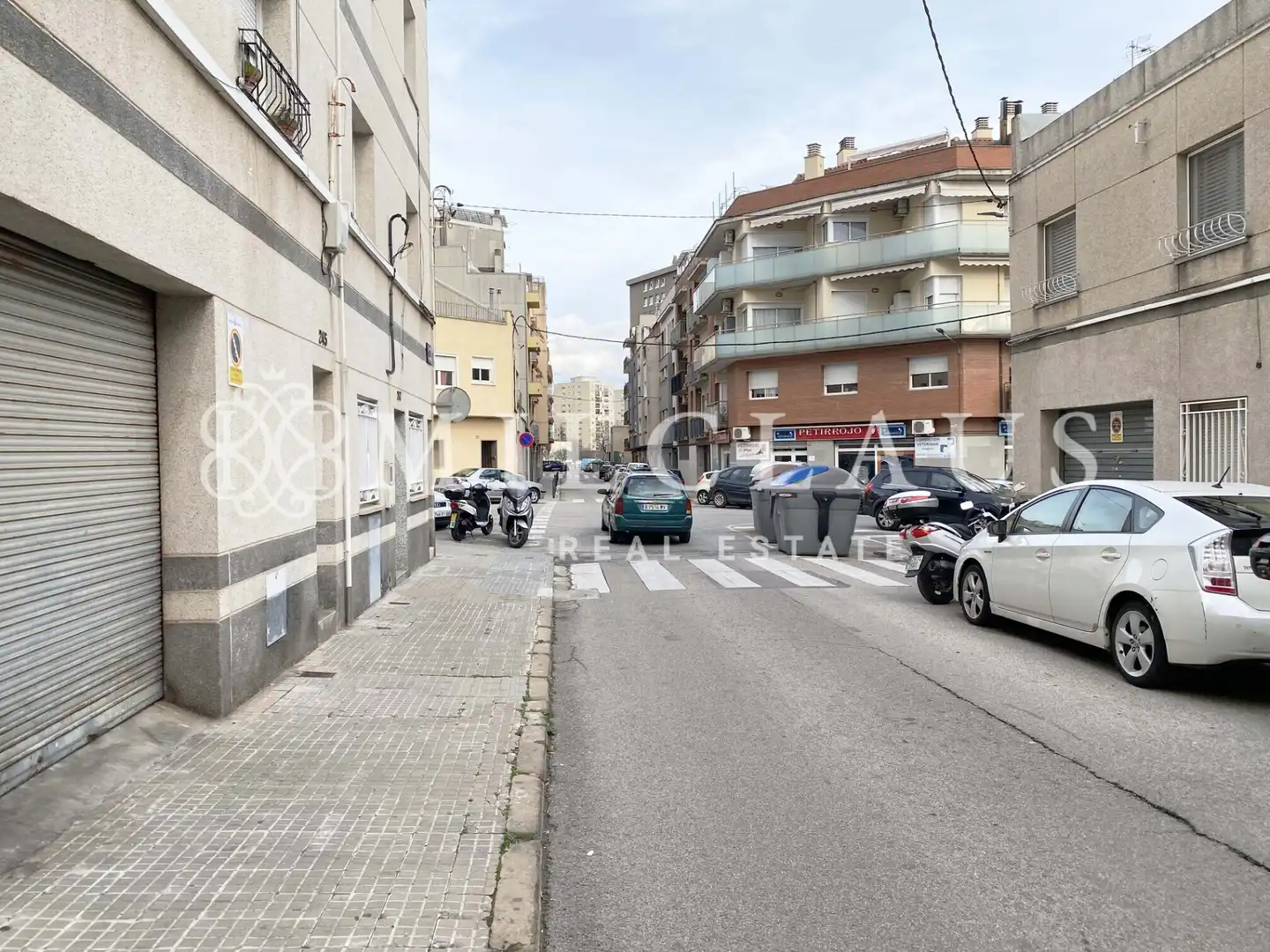 Vista exterior de Local en venda en Terrassa amb Alarma