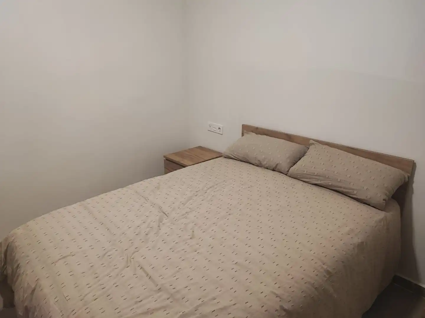 Habitación de Piso de alquiler en Melilla con Aire acondicionado y Amueblado