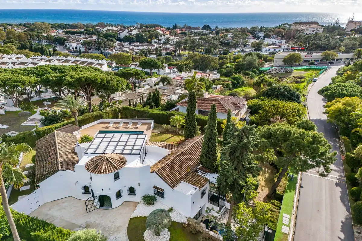 Vista exterior de Casa o chalet en venta en Marbella con Piscina