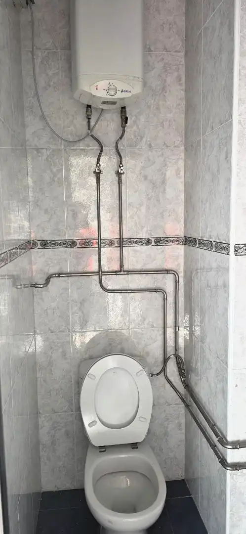 Badezimmer von Fabrikhallen zur Miete in Guijuelo