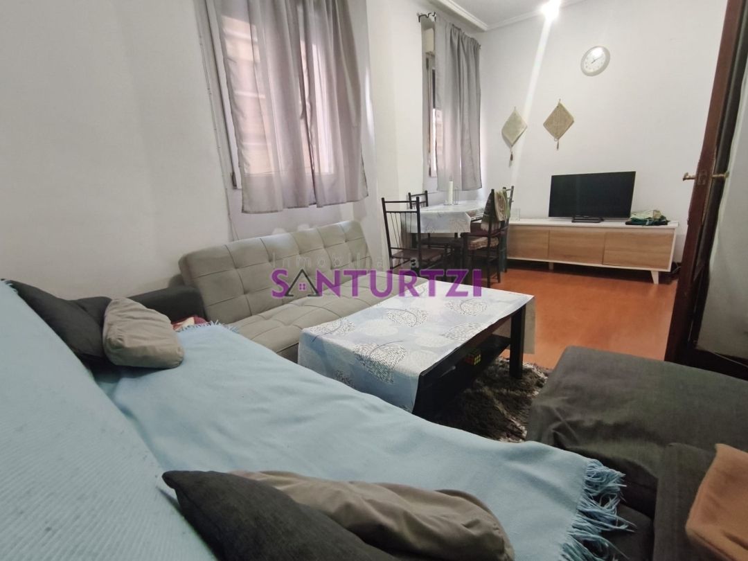 Sala d'estar de Pis en venda en Santurtzi  amb Moblat