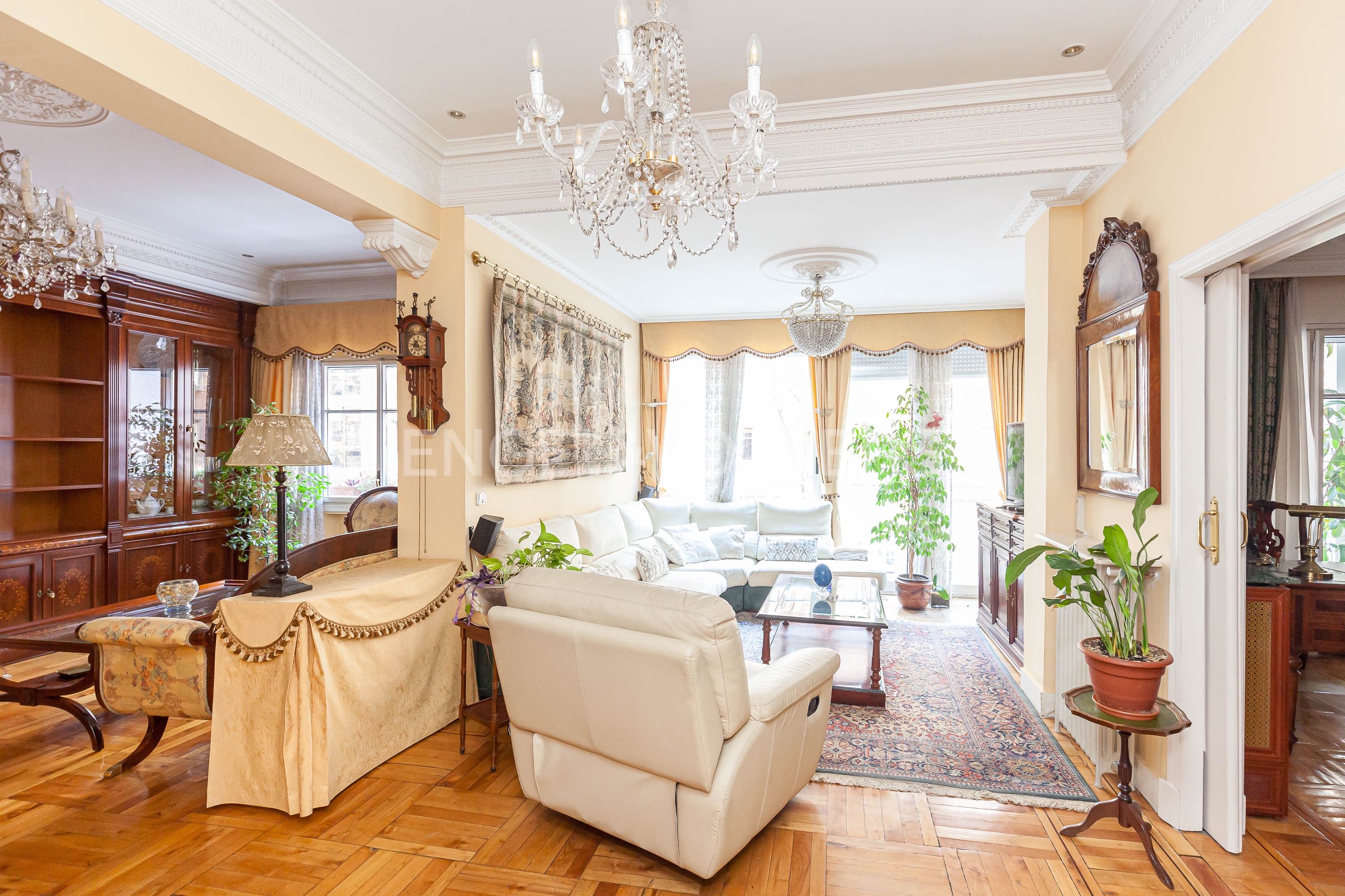 Sala d'estar de Apartament de lloguer en  Madrid Capital amb Aire condicionat, Calefacció i Parquet