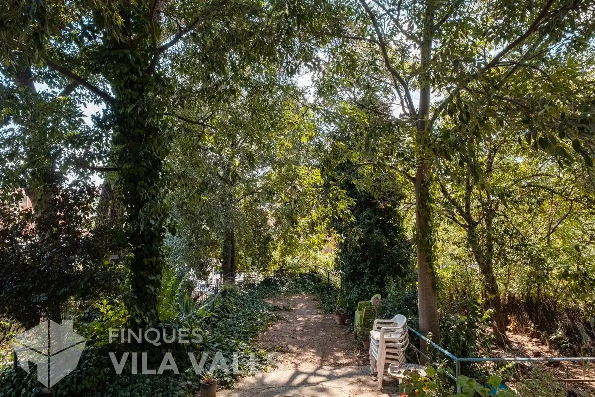 Vista exterior de Casa o xalet en venda en Palau-solità i Plegamans amb Jardí privat