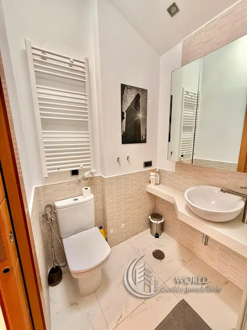 Badezimmer von Dachboden zum Verkauf in Madrid mit Klimaanlage, Heizung und Terrasse