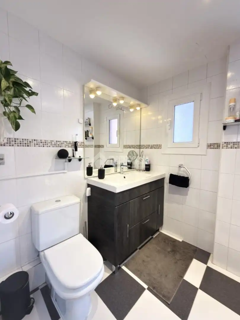 Bathroom of Flat for sale in Alcorcón  with Air Conditioner, Heating and Storage room