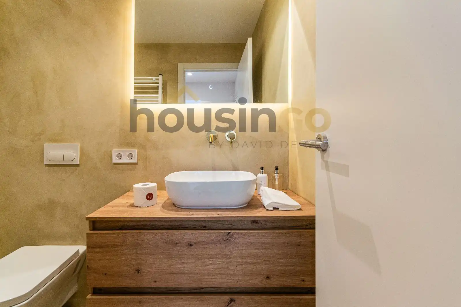 Bathroom of Flat for sale in Madrid  with Air Conditioner, Heating and Parquet flooring