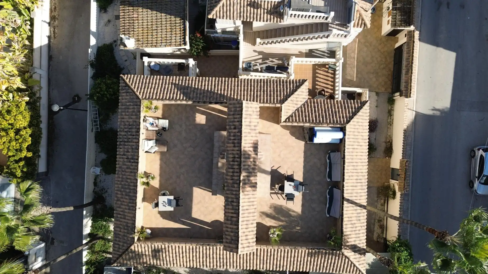 Vista exterior de Casa o xalet en venda en L'Alfàs del Pi amb Aire condicionat, Calefacció i Jardí privat