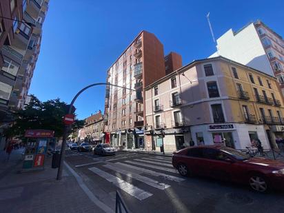 Exterior view of Flat for sale in Valladolid Capital  with Heating, Terrace and Storage room