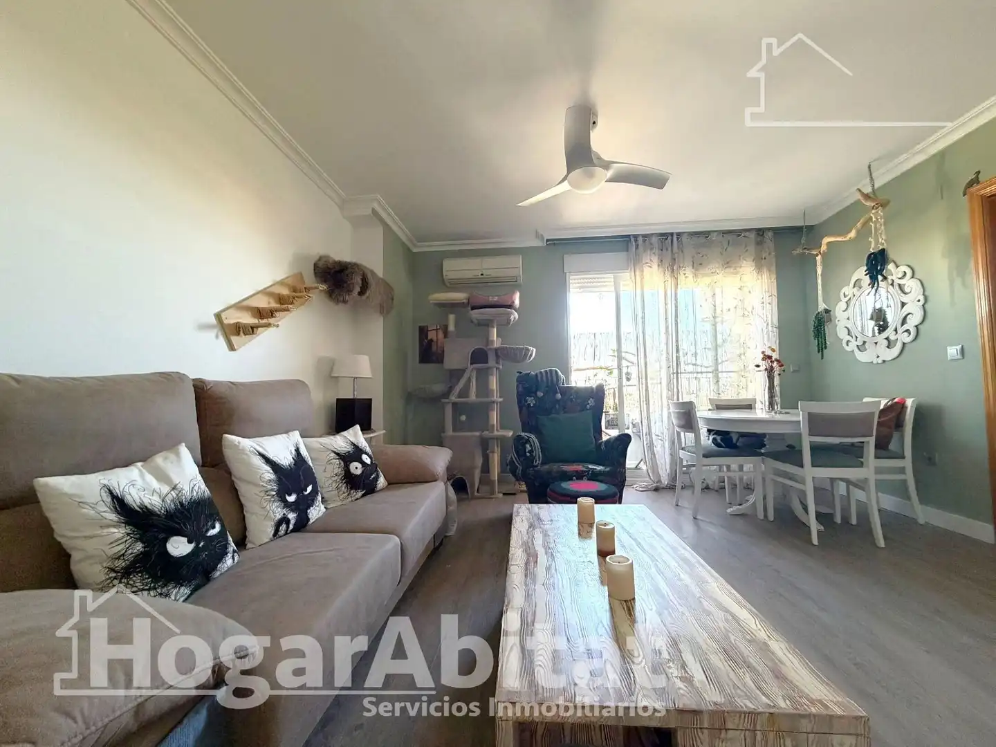 Sala de estar de Piso en venta en La Pobla de Vallbona con Aire acondicionado y Balcón