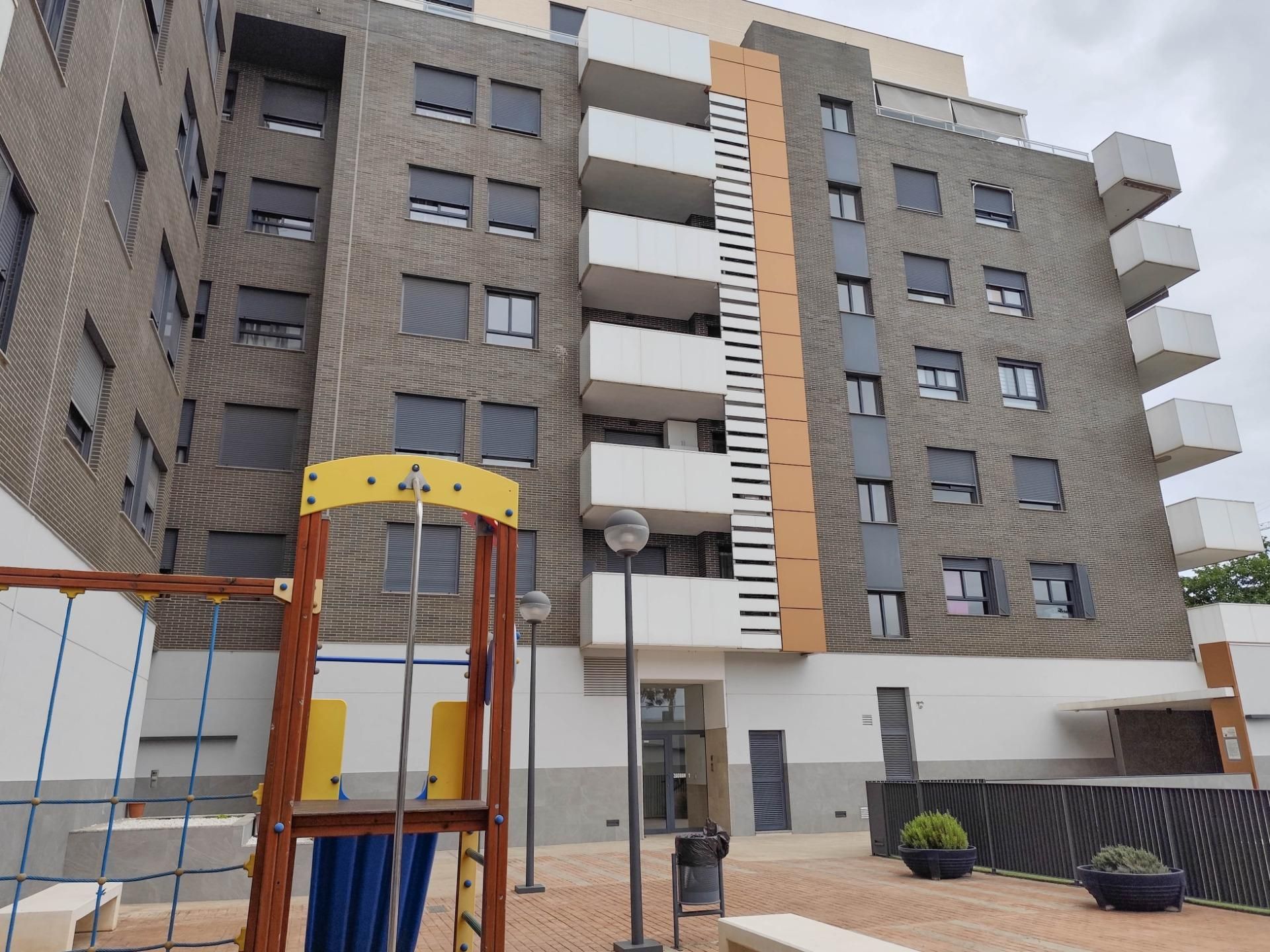 Vista exterior de Àtic en venda en Catarroja amb Aire condicionat, Terrassa i Piscina comunitària