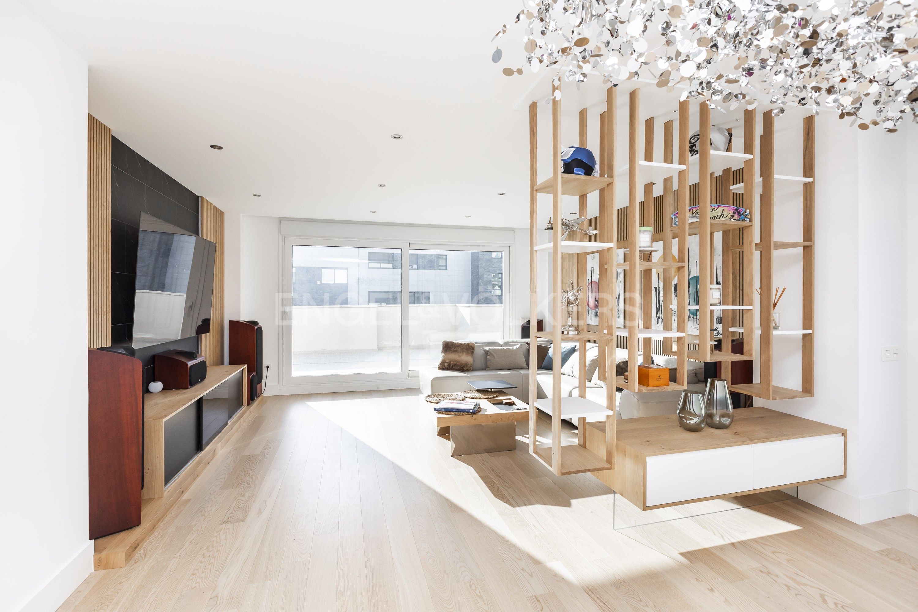 Sala d'estar de Apartament en venda en  Madrid Capital amb Aire condicionat, Calefacció i Jardí privat