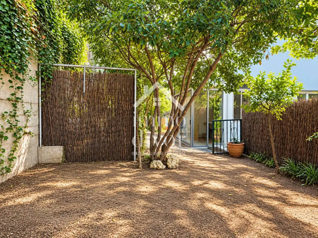 Casa aparellada amb jardí en venda a Centre, imagen 24