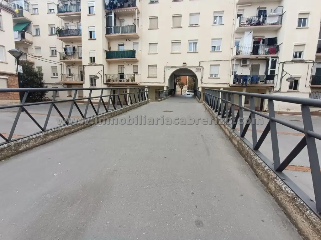 Vista exterior de Apartamento en venta en  Logroño con Calefacción, Parquet y Terraza