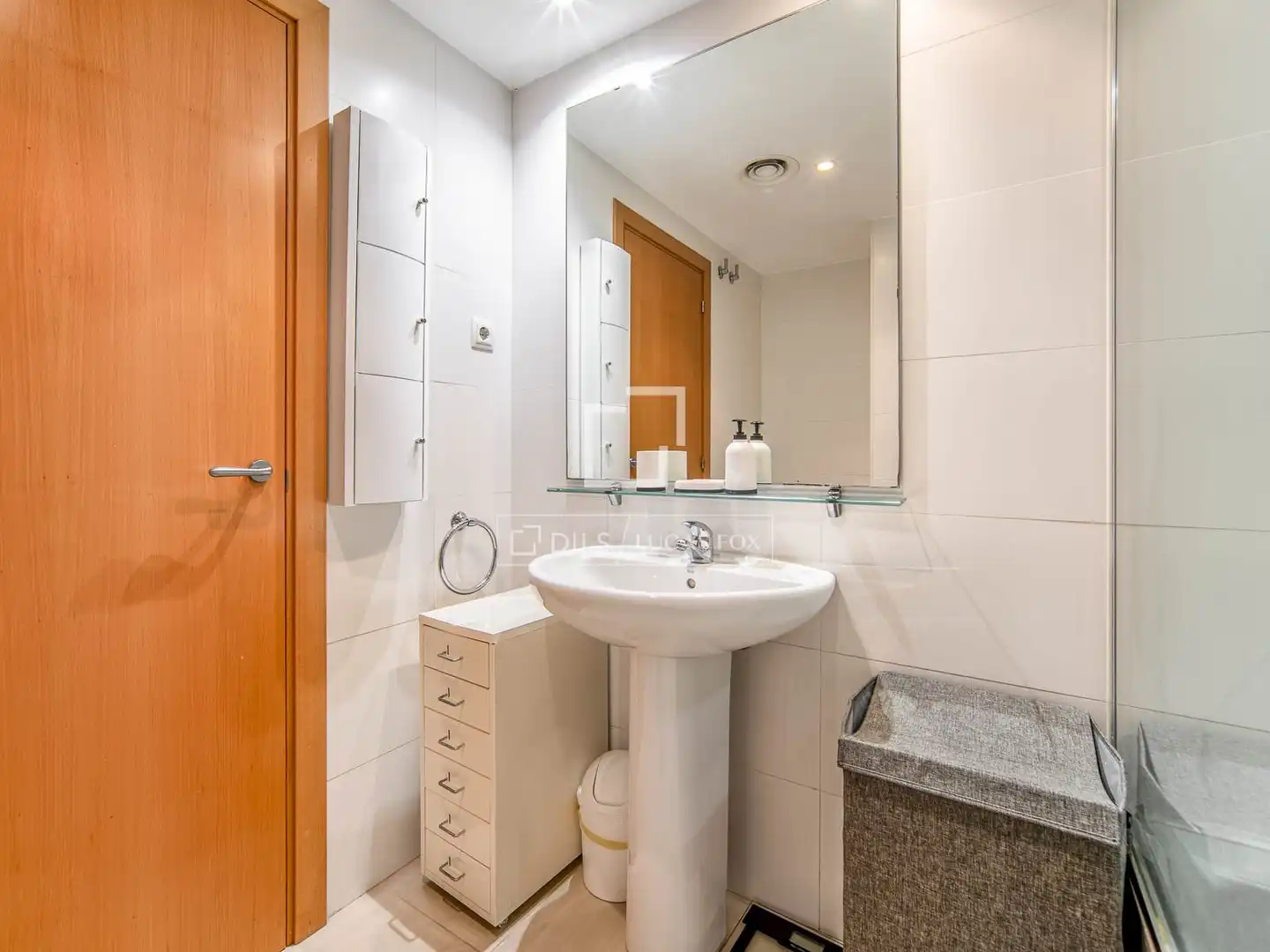 Badezimmer von Dachboden zum Verkauf in Barcelona mit Klimaanlage, Heizung und Terrasse