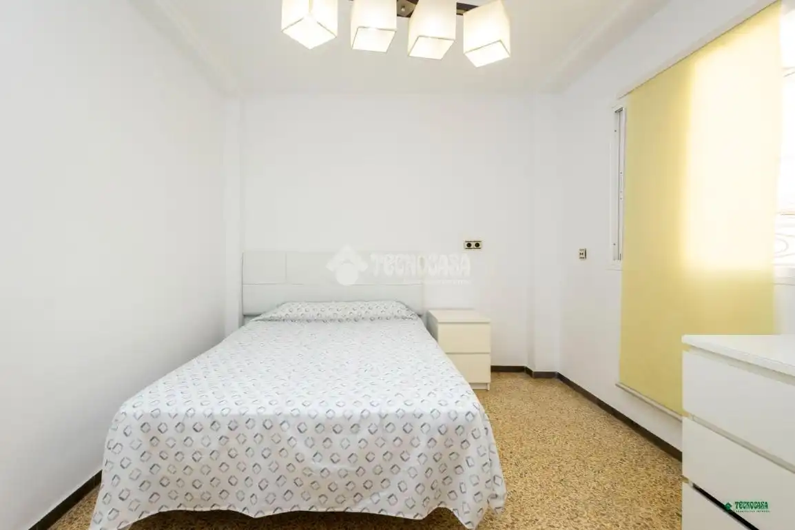 Habitación de Piso en venta en Almería con Calefacción y Balcón