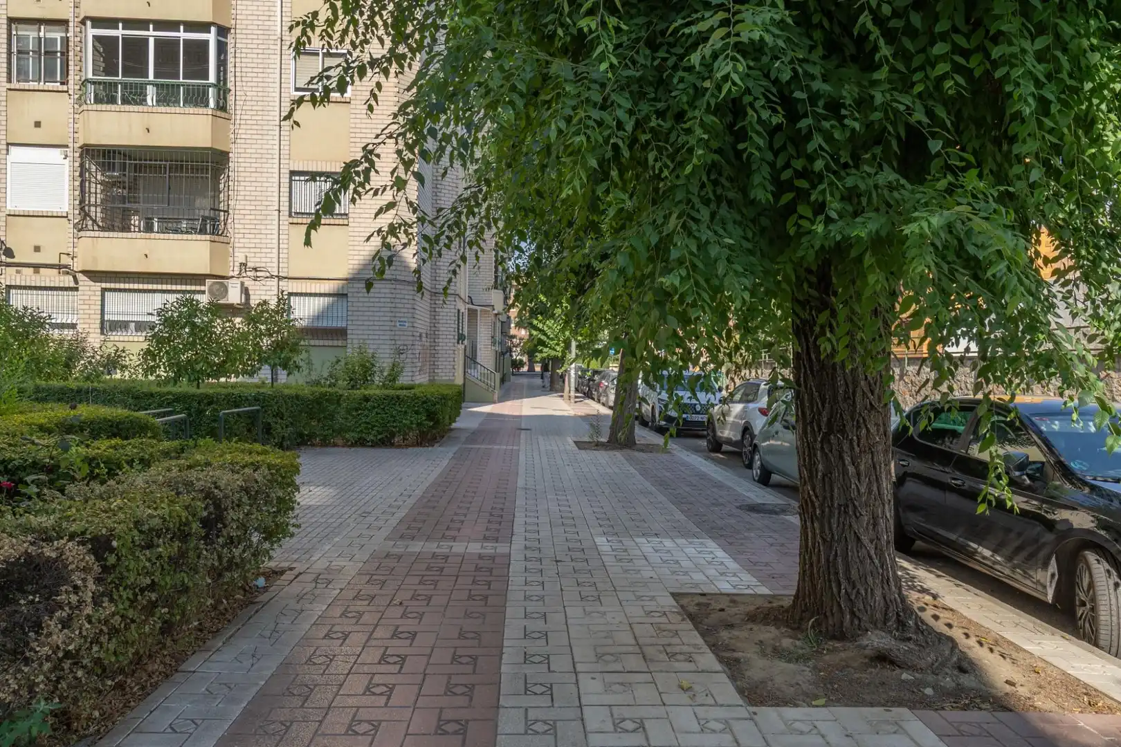Exterior view of Flat for sale in Granada  with Air Conditioner, Terrace and Alarm