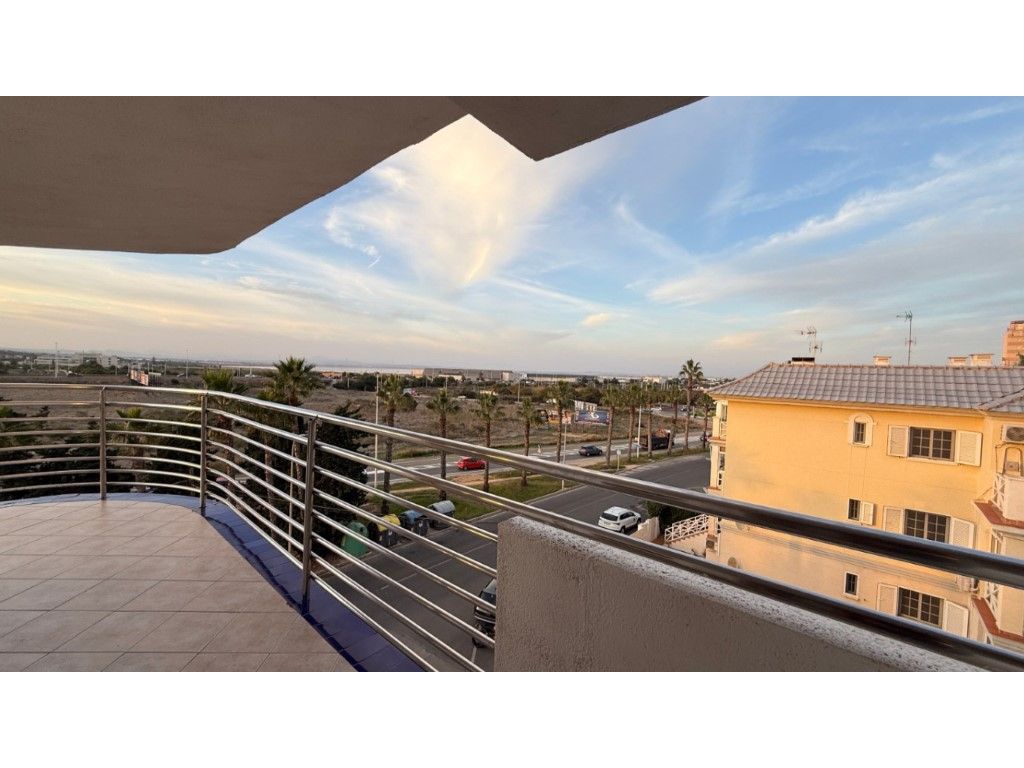 Terraza de Apartamento en venta en Torrevieja con Piscina comunitaria