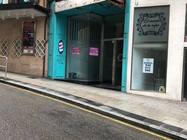 Locale commerciale in affitto a Calle Ruamayor 6