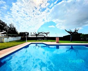 Swimming pool of Single-family semi-detached for sale in Viladecans  with Air Conditioner, Heating and Private garden