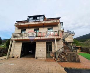 Vista exterior de Casa o xalet en venda en Mos amb Calefacció, Parquet i Terrassa