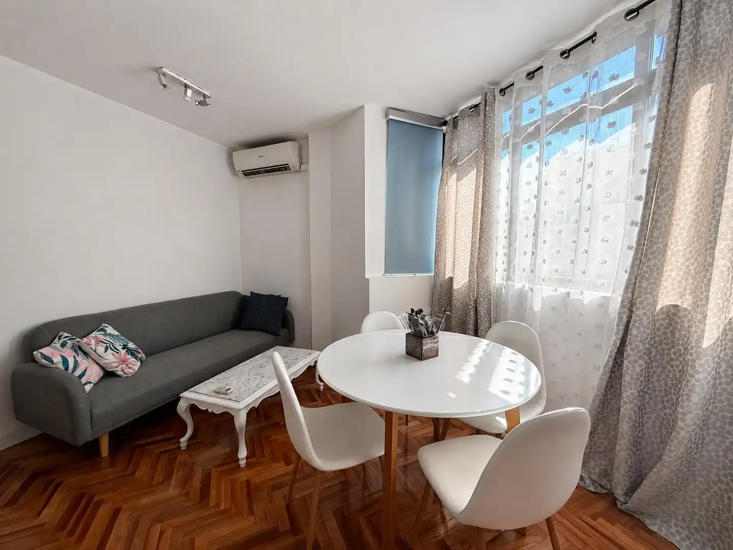 Living room of Flat for rent in Madrid  with Air Conditioner, Heating and Furnished