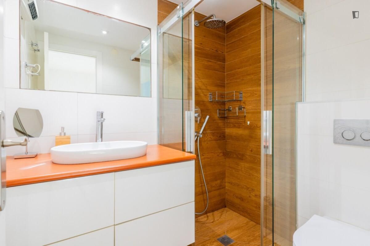 Bathroom of House or chalet to rent in  Valencia Capital  with Furnished, Oven and Washing machine