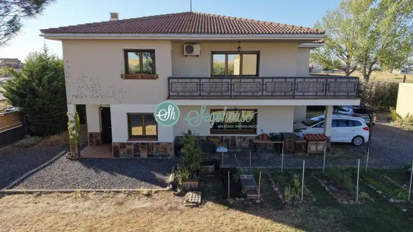 Villa zum Verkauf in Santa María la Real de Nieva, imagen 5