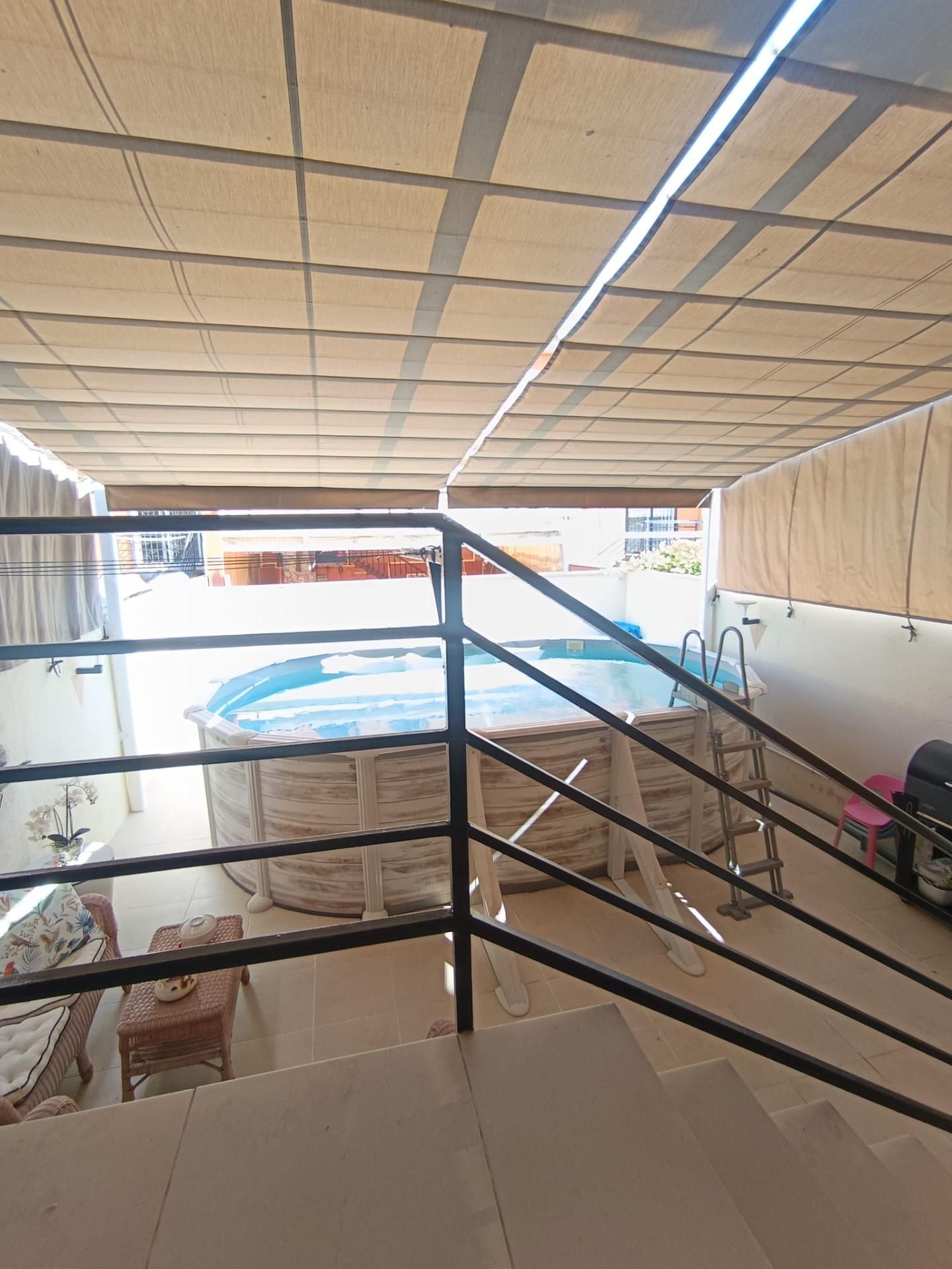 Piscina de Casa adosada en venda en Pantoja amb Aire condicionat i Calefacció