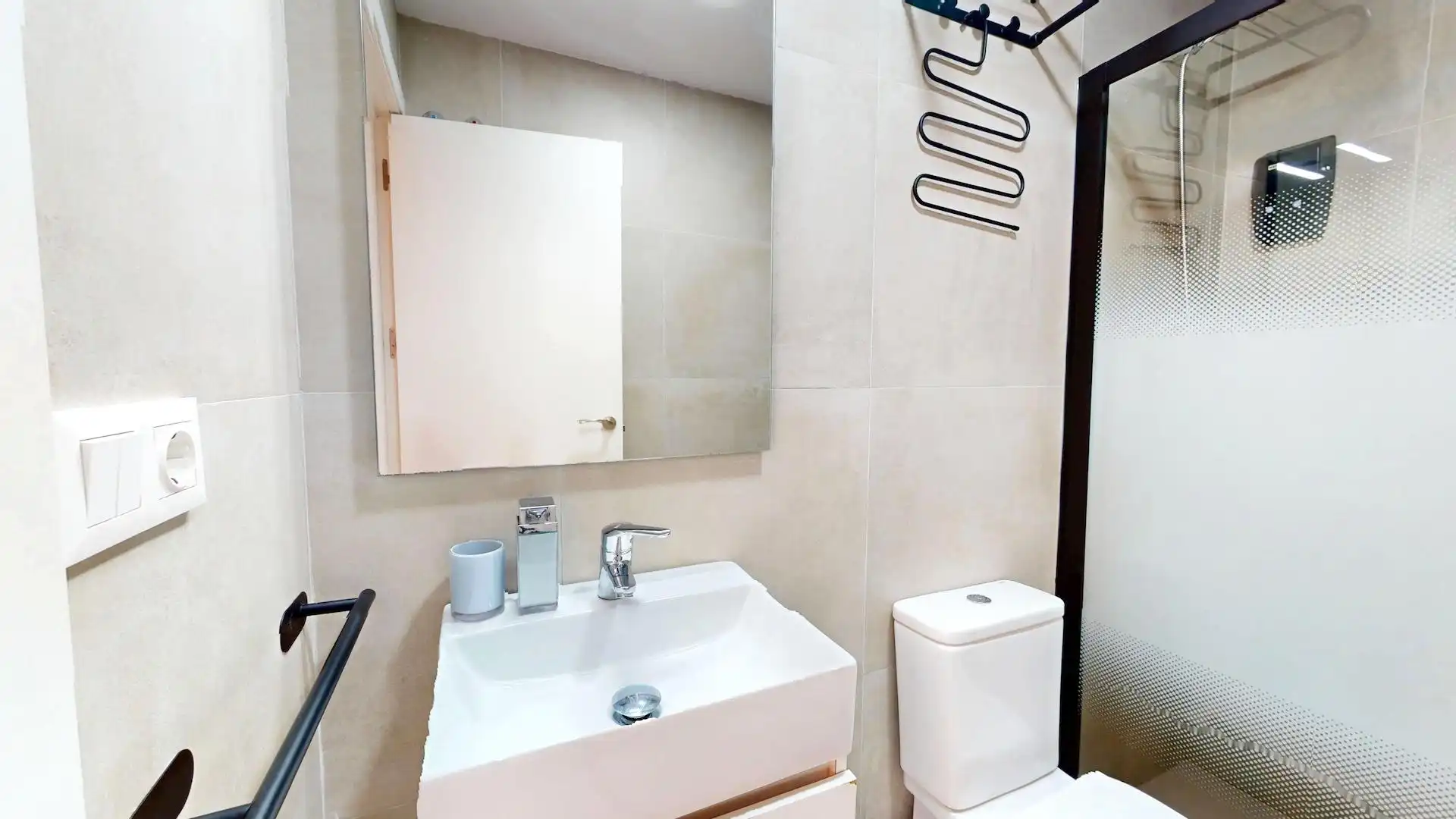 Bathroom of Flat for sale in Córdoba  with Air Conditioner, Heating and Furnished