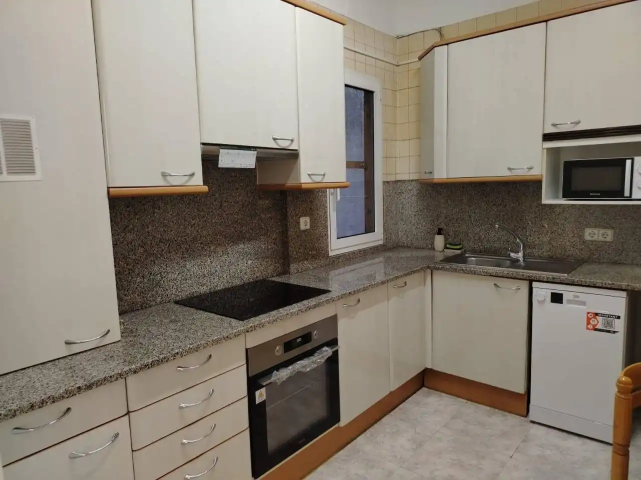 Cocina de Piso en venta en Girona con Aire acondicionado, Calefacción y Balcón