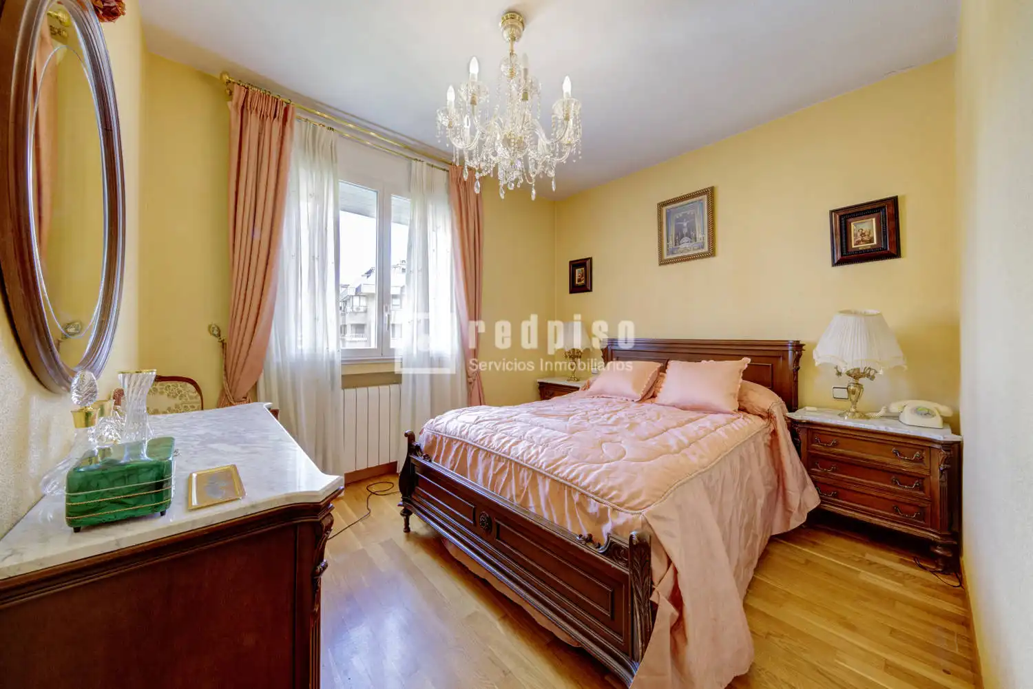 Bedroom of Flat for sale in Pozuelo de Alarcón  with Heating, Private garden and Parquet flooring
