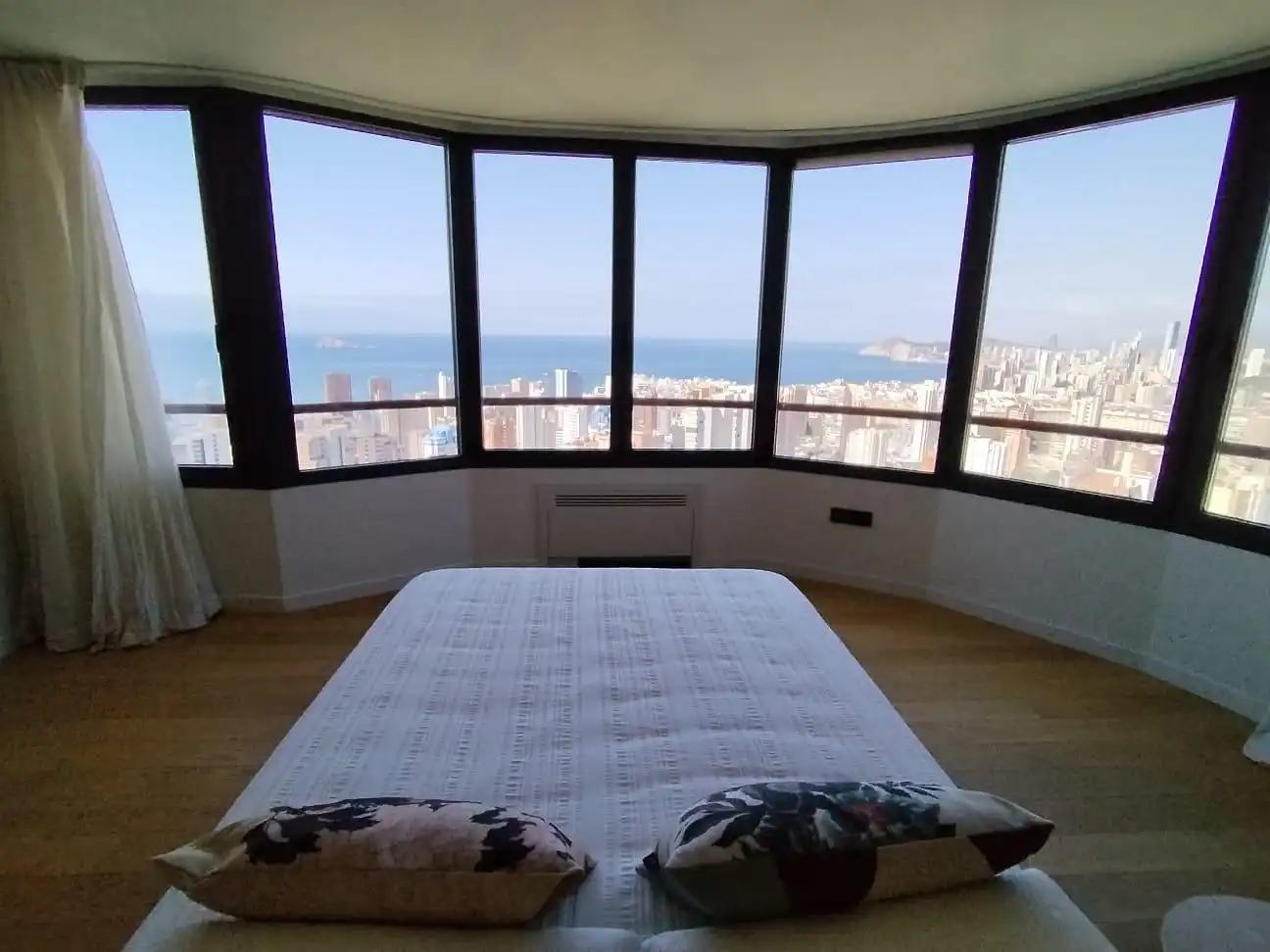 Dormitori de Pis en venda en Benidorm amb Aire condicionat, Moblat i Piscina comunitària