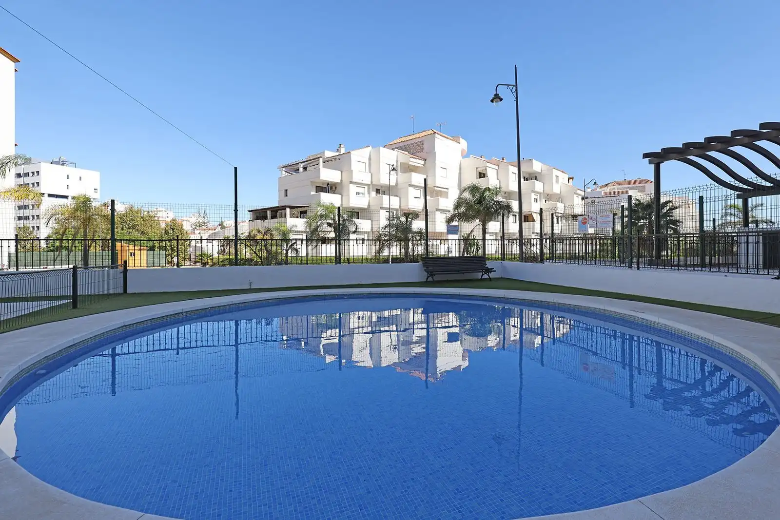Piscina de Apartament de lloguer en Estepona amb Aire condicionat, Terrassa i Piscina