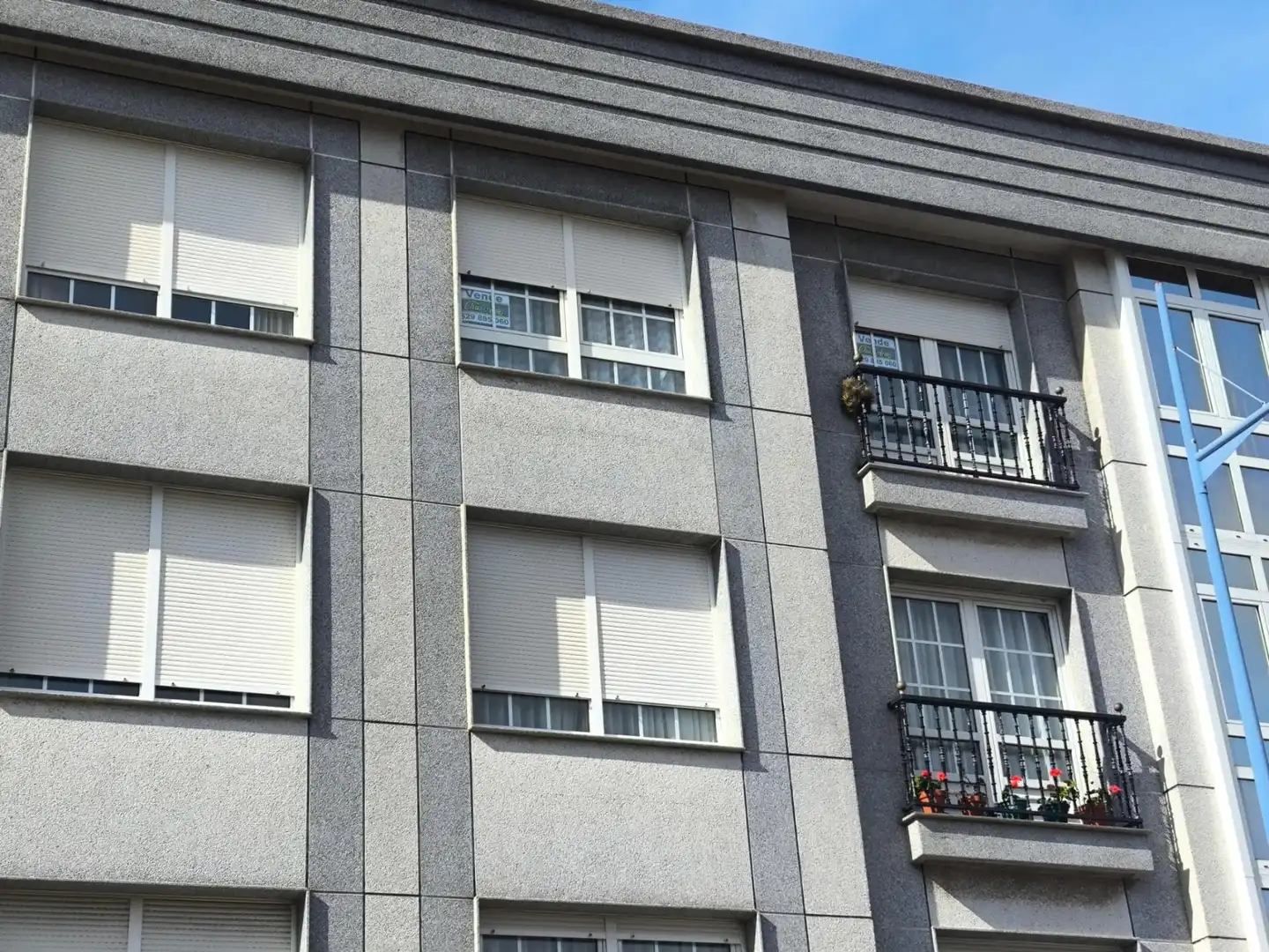 Außenansicht von Wohnung zum Verkauf in Laxe mit Heizung, Terrasse und Abstellraum