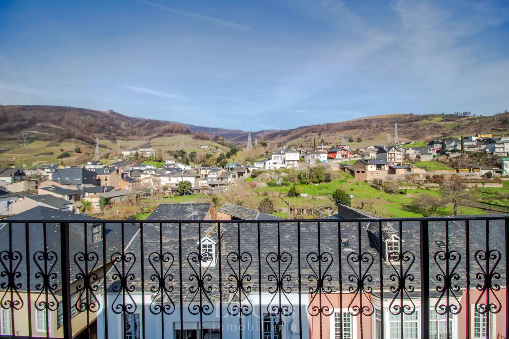 Vista exterior de Edifici en venda en Vilamartín de Valdeorras